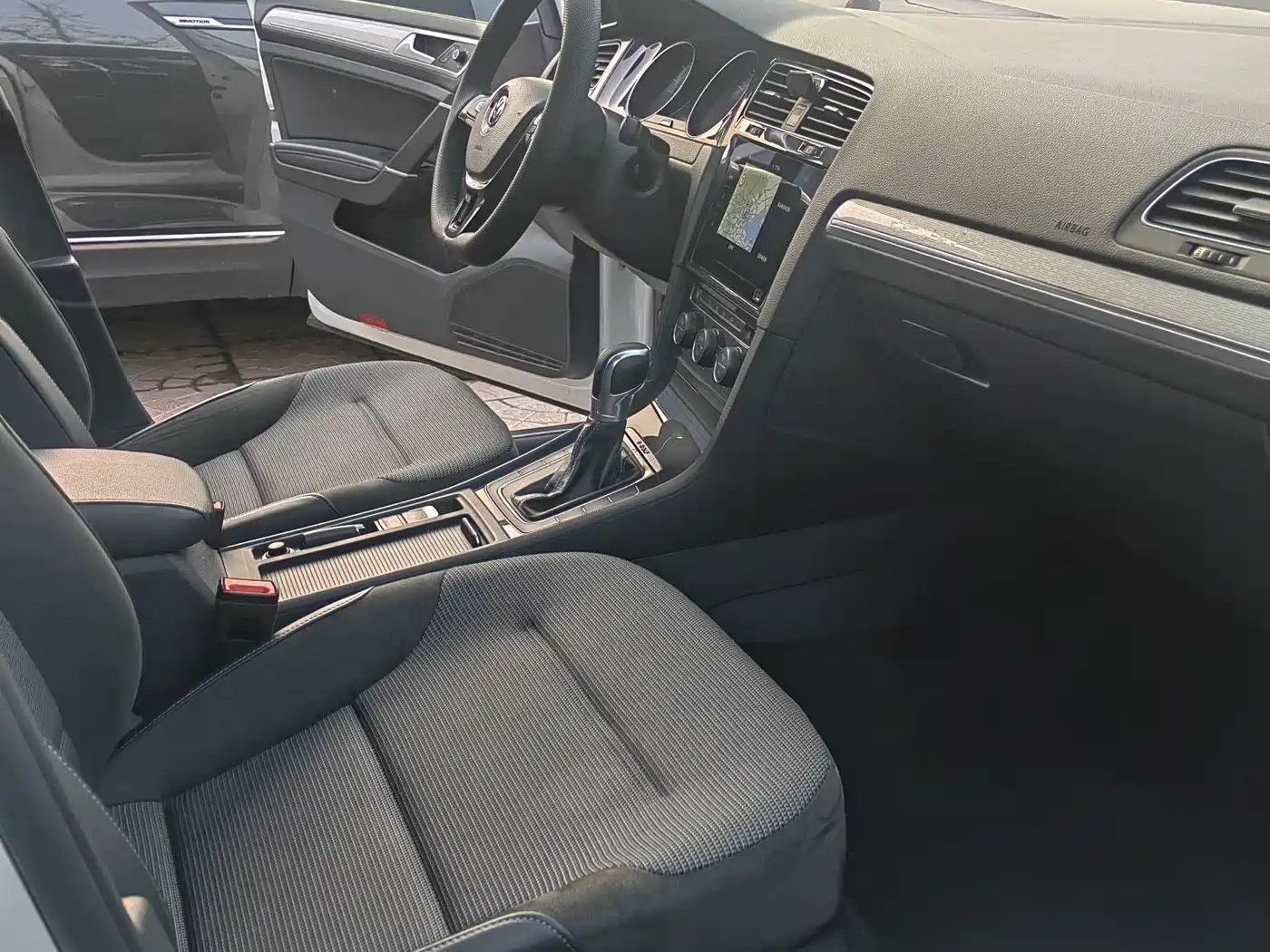 VOLKSWAGEN GOLF*PURE ELECTRICITY