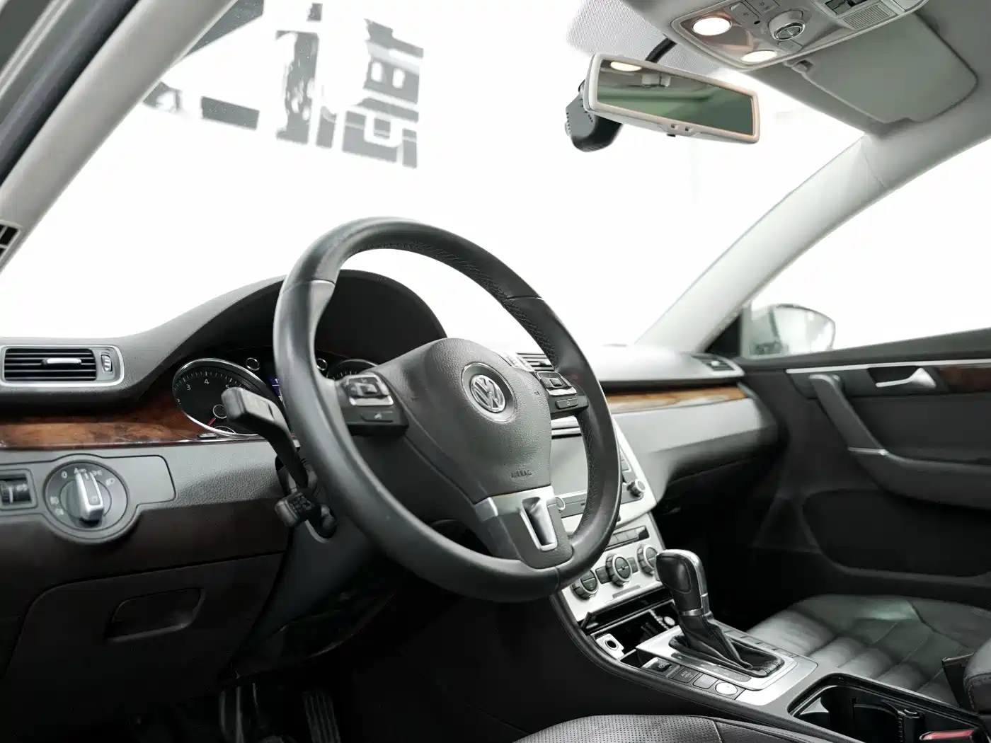 Volkswagen Magotan (Import) 2012 Wagon 2.0TSI Luxury фото 12