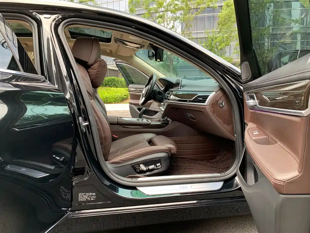 BMW 7 Series 2021 Model 730Li Luxury Package фото 13
