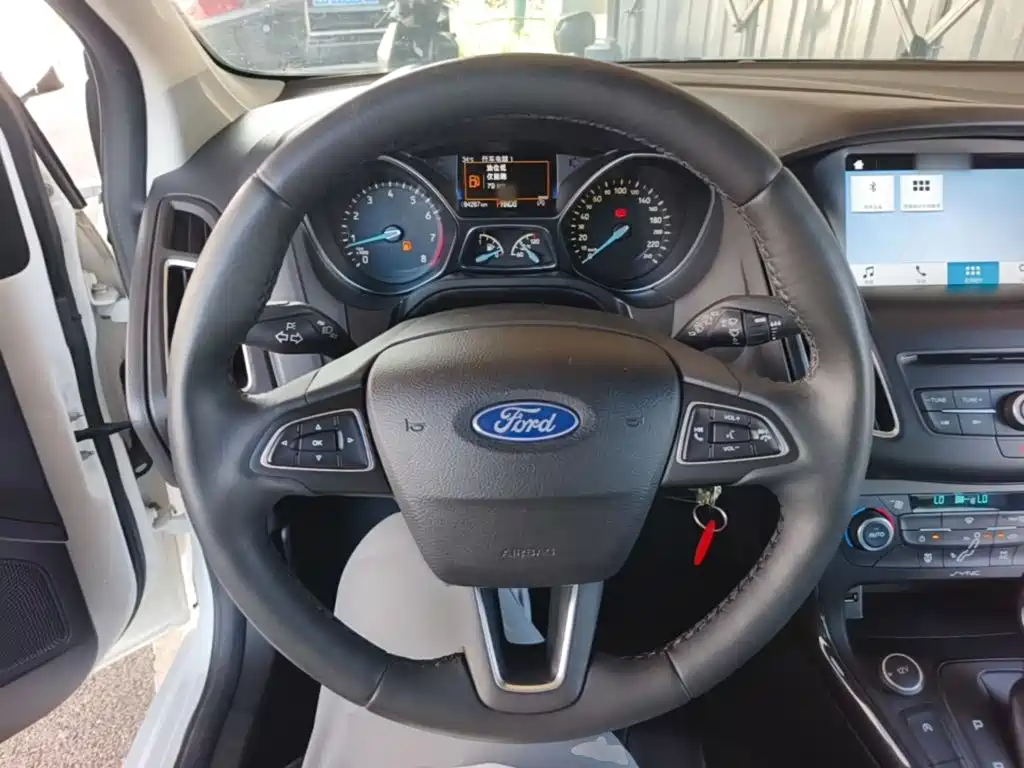 Фото 11 - Ford Focus