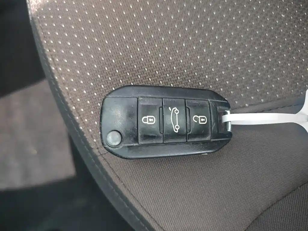 Photo 9 - Peugeot 2008