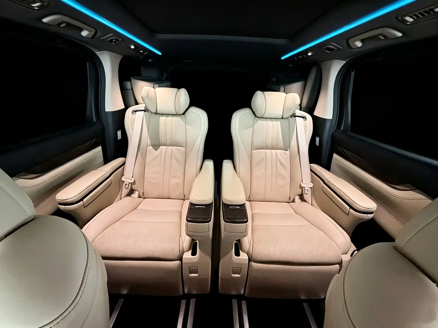Toyota Alphard 2021 Hybrid 2.5L Premium фото 6
