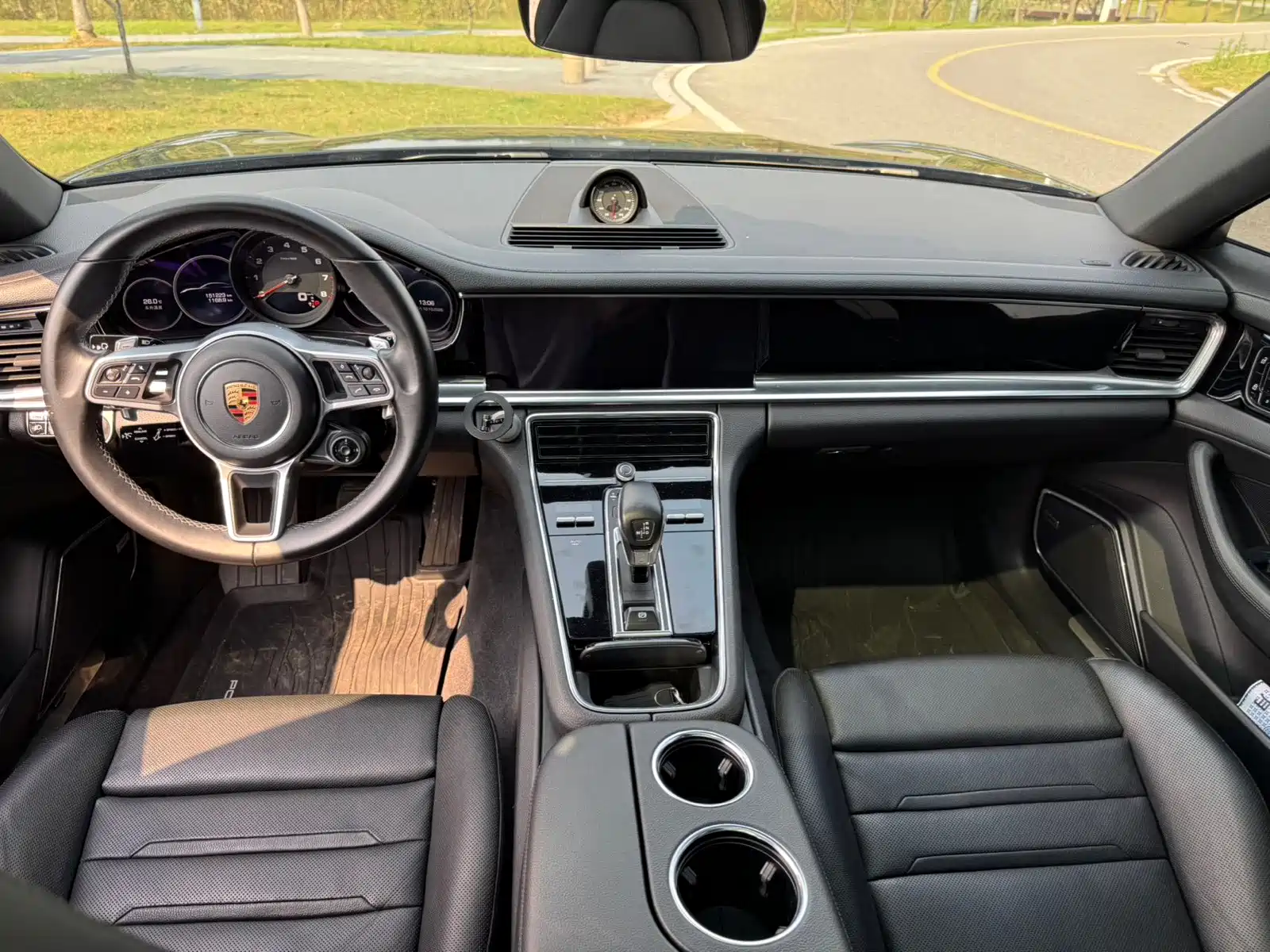 Фото 14 - Porsche Panamera