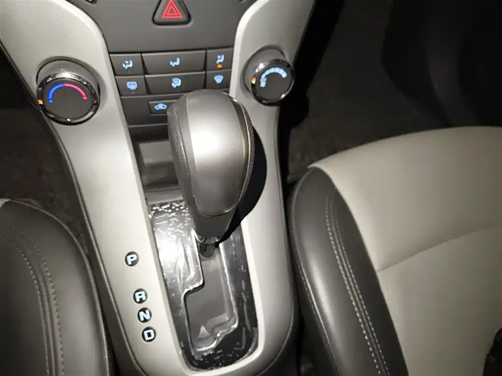 Chevrolet Cruze 2013 Model 1.8L SE AT фото 10