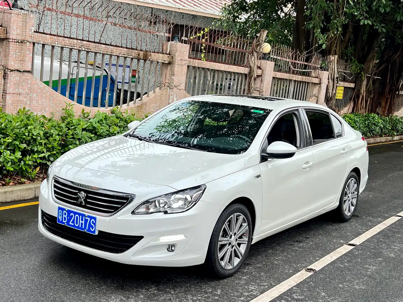 Peugeot 408 2015 Model 1.2T Automatic Luxury Edition