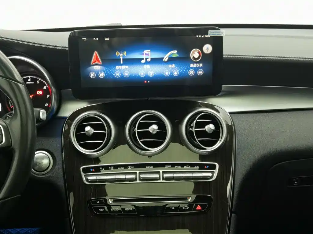 Фото 12 - Mercedes-Benz GLC