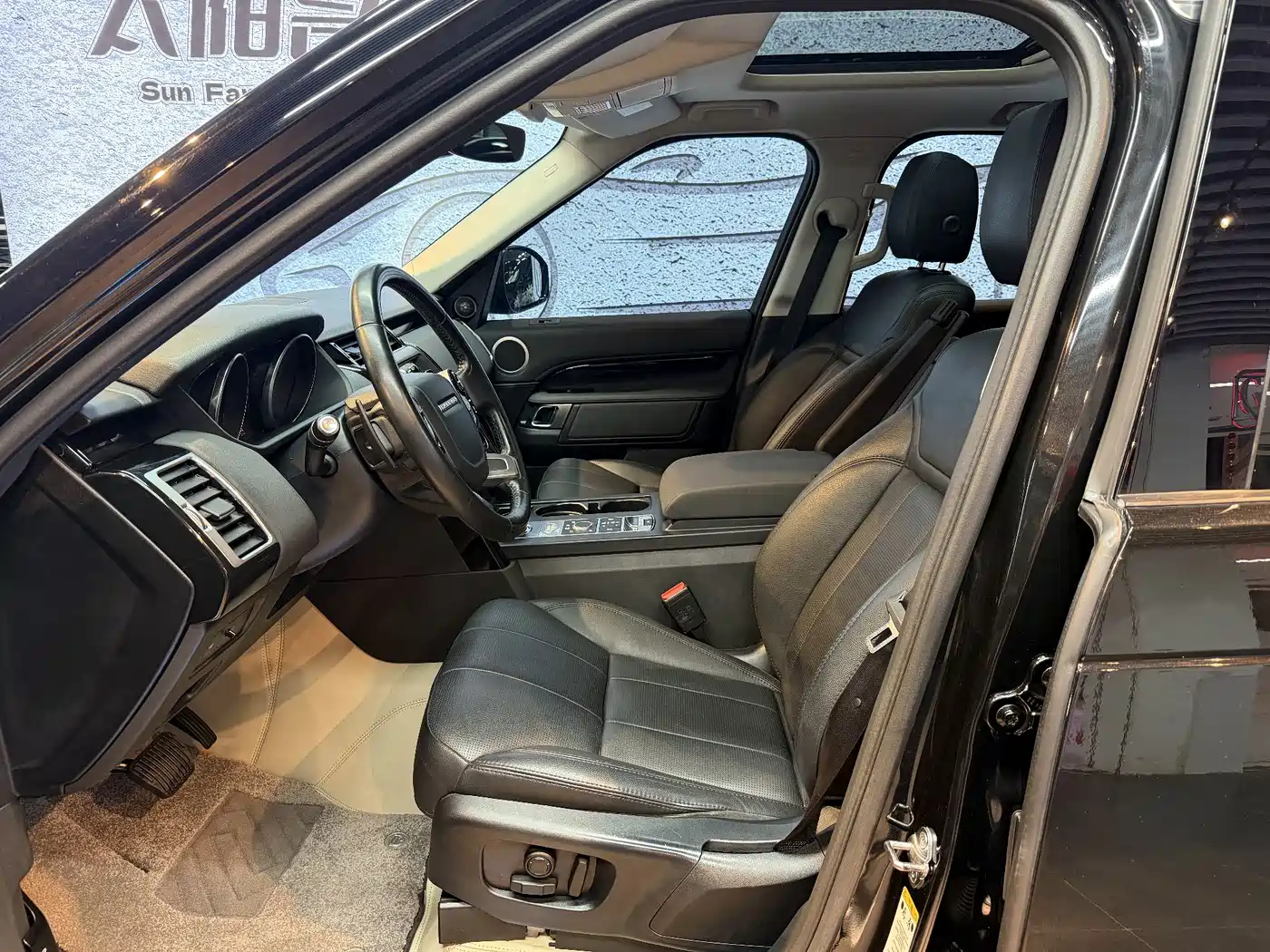 Land Rover Discovery 2019 2.0T SE фото 5