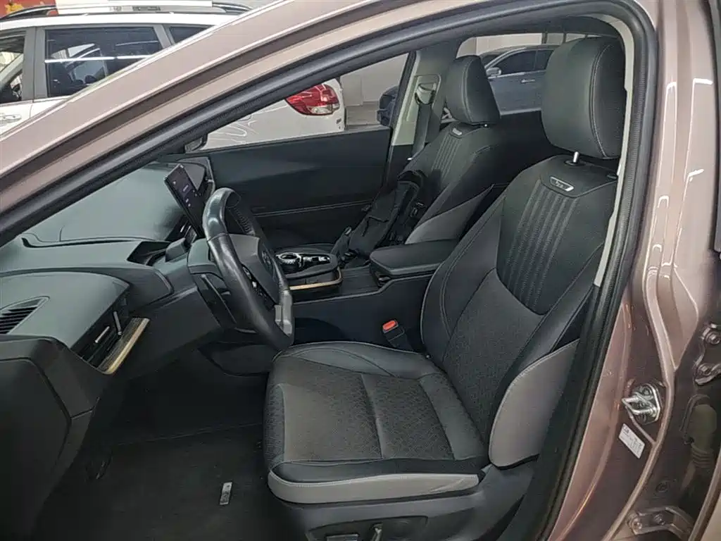 Toyota bZ3 2023 616km Long Range Premium фото 15