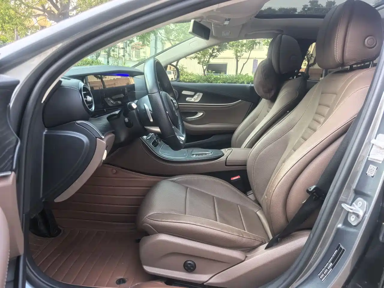 Mercedes-Benz E-Class 2020 E 300 L Sport Luxury Model фото 4