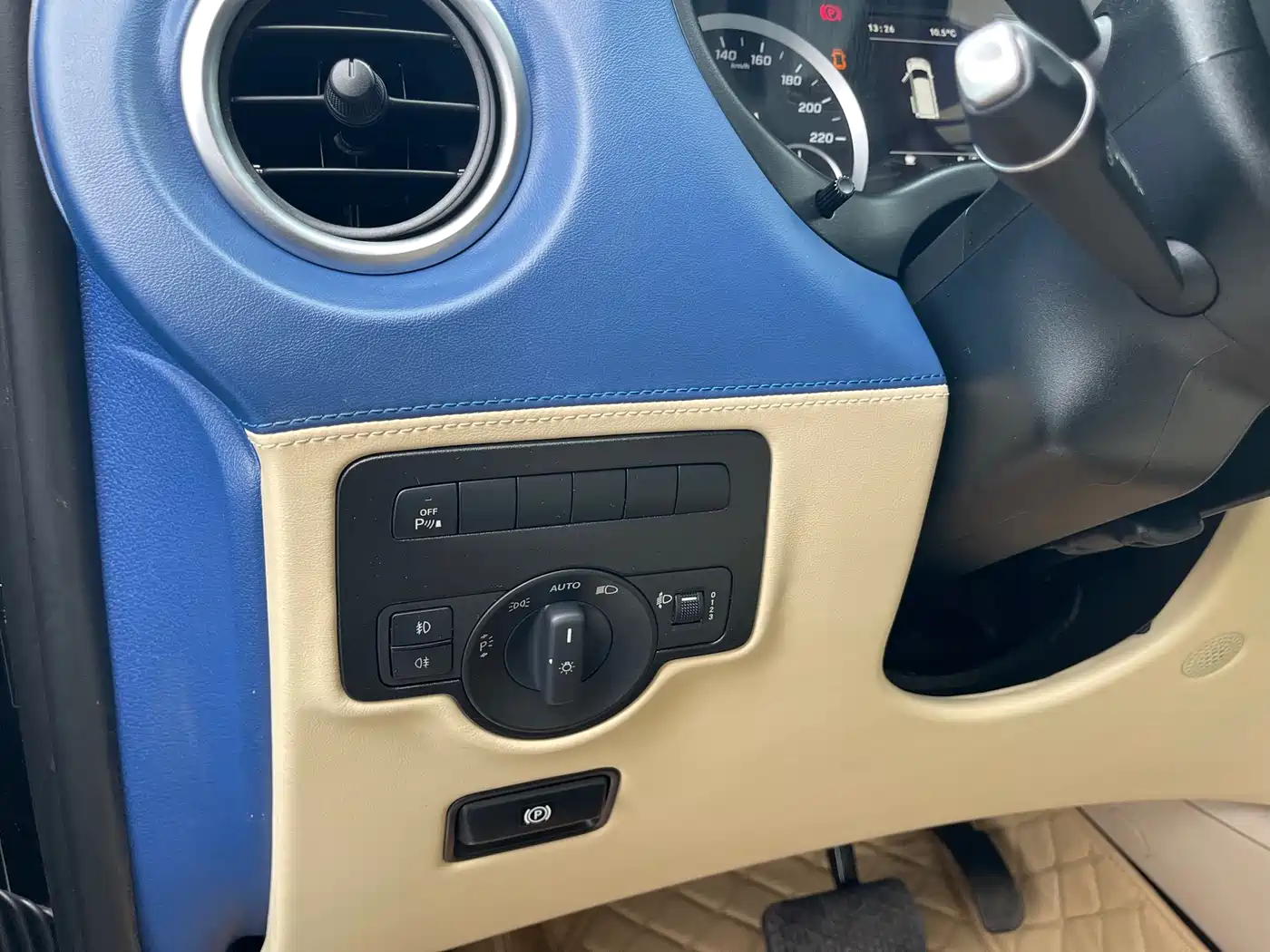 Mercedes-Benz Vito 2020 2.0T Elite Edition (7-seater) фото 12