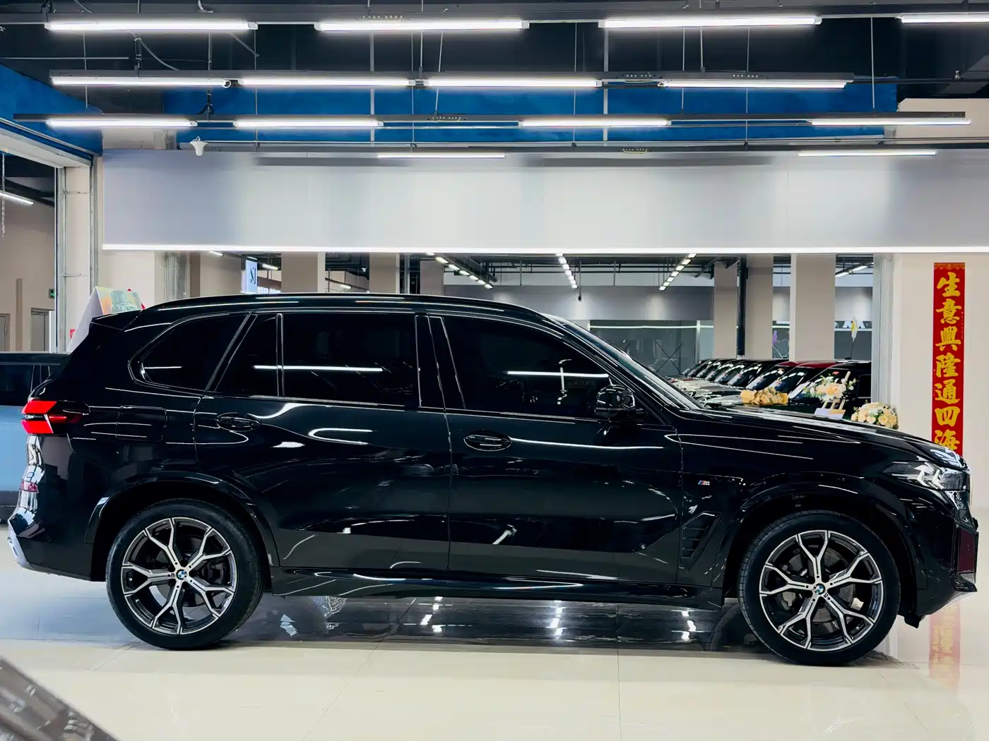 BMW X5 2023 xDrive 30Li Premium M Sport Black Night Package фото 11