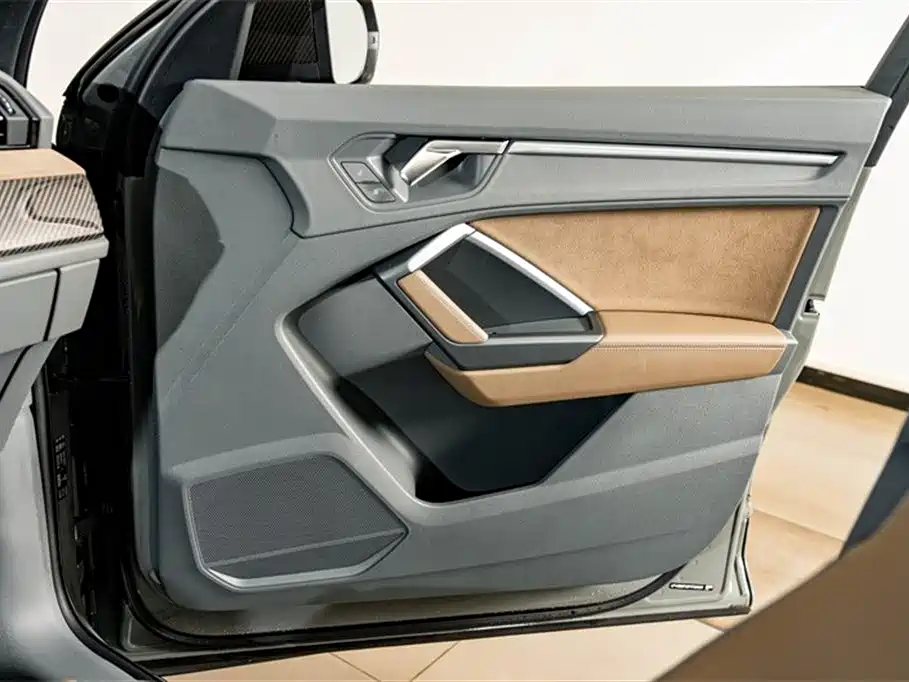 Audi Q3 2024 40 TFSI Fashion Sport Launch Special Edition фото 17