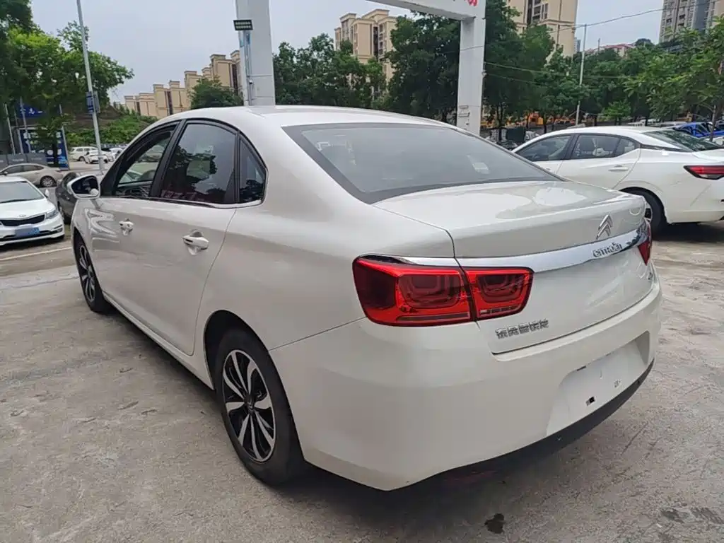 Citroën C4 C-Quatre 2017 2016 1.6L Automatic Luxury Model