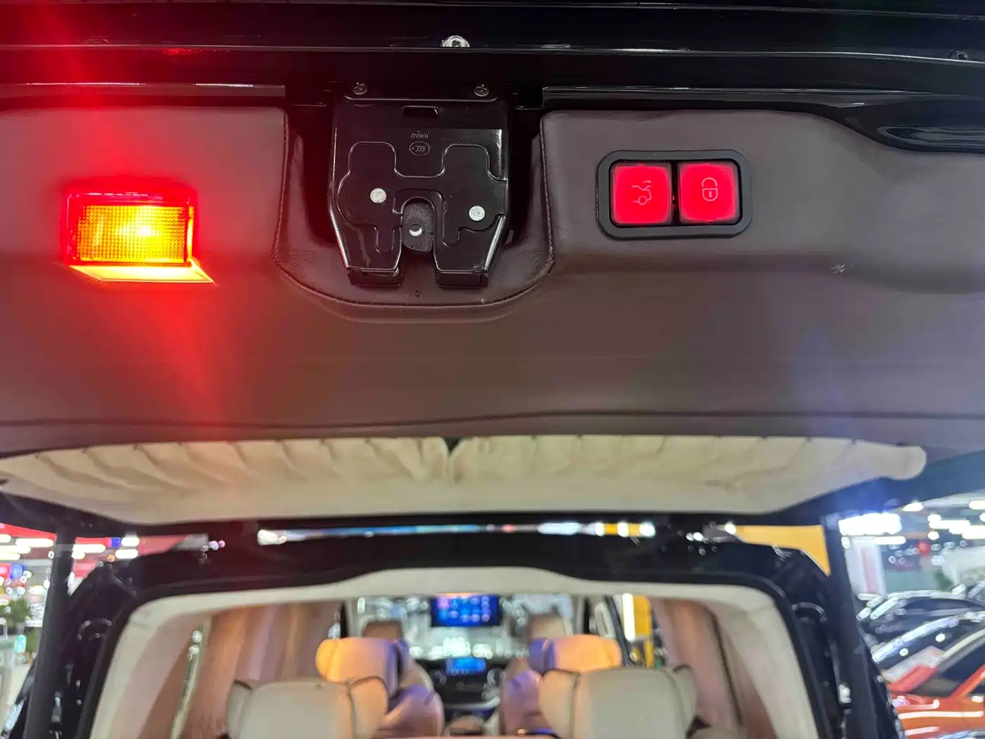 Mercedes-Benz Vito 2023 2.0T Elite 7-Seater фото 9
