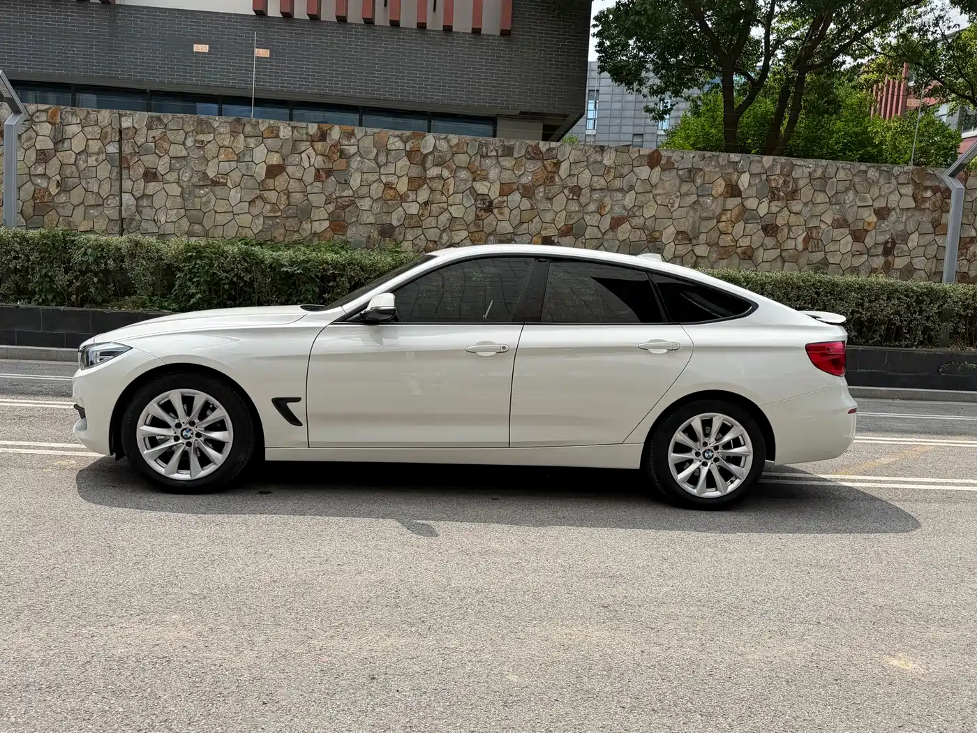 BMW 3 Series GT 2018 320i Fashion фото 26