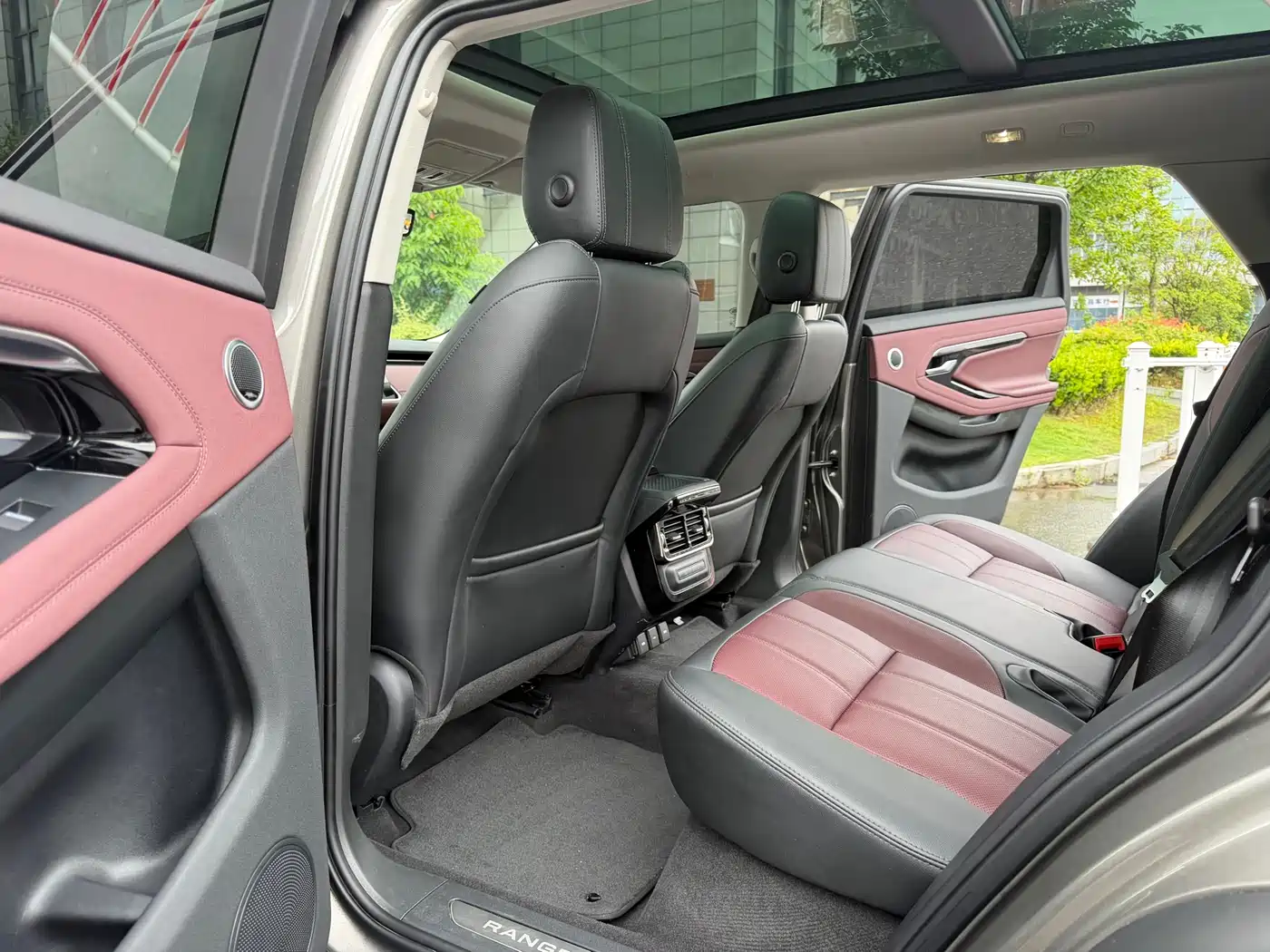 Land Rover Range Rover Evoque 2023 Range Rover Evoque L 249PS Luxury Edition фото 10