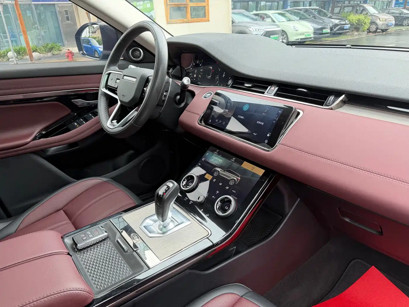 Land Rover Range Rover Evoque 2023 Range Rover Evoque L 249PS Luxury Edition фото 6