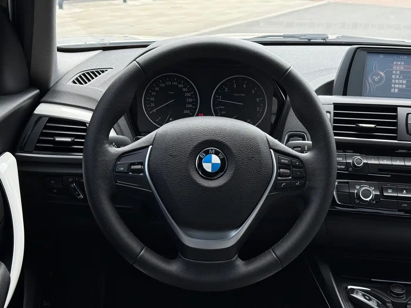 BMW 1 Series (Import) 2015 118i Urban Design Package фото 18
