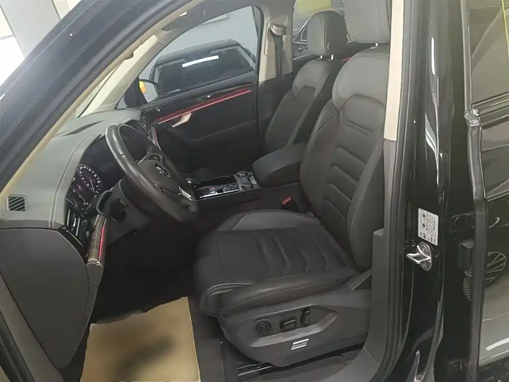 Volkswagen Touareg 2019 3.0TSI Sharp Edge Edition China VI фото 15