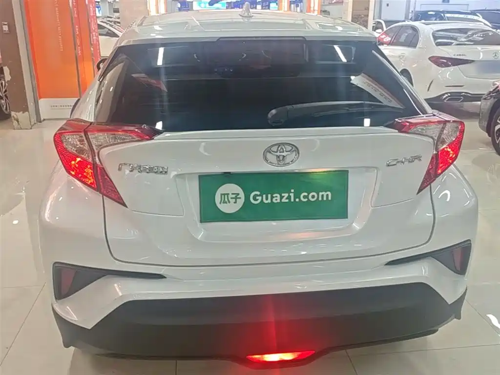 Toyota C-HR 2021 2.0L Comfort Edition фото 6