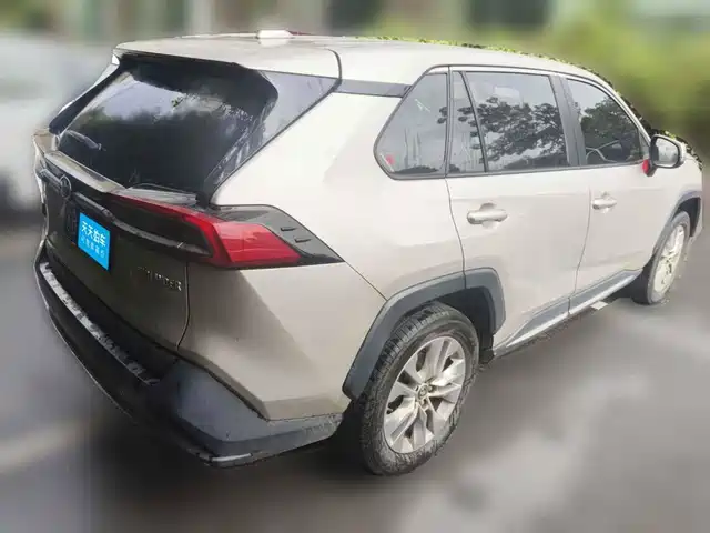 Toyota Wildlander 2020 2.0L CVT 2WD Luxury Edition — фото 2