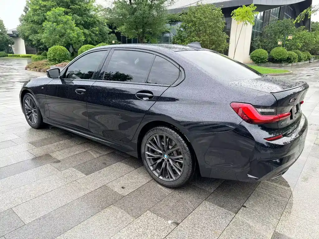 Photo 5 - BMW 3 Series