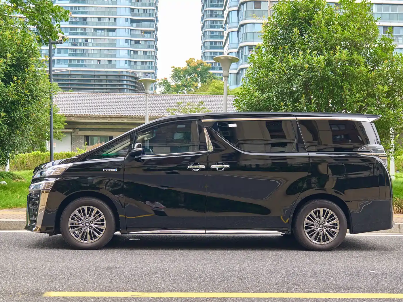 Toyota Vellfire 2021 Crown Hybrid 2.5L HV Supreme Edition фото 6
