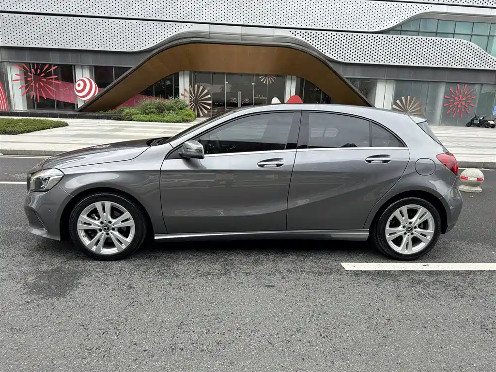 Mercedes-Benz A-Class (Import) 2017 Facelift A 200 Dynamic фото 25