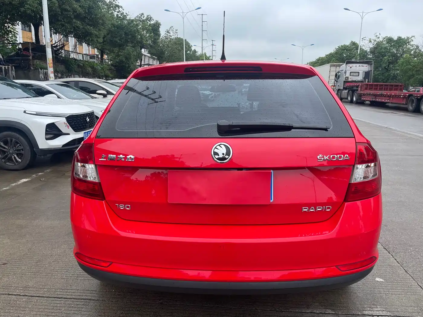 Škoda Skoda Rapid Spaceback 2016 Facelift 1.6L Automatic Innovation Edition фото 8