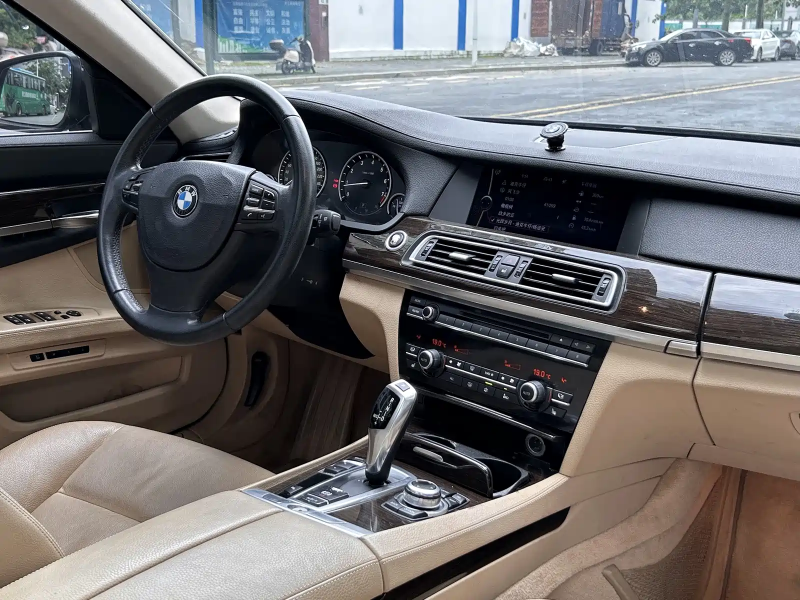 Фото 11 - BMW 7 Series