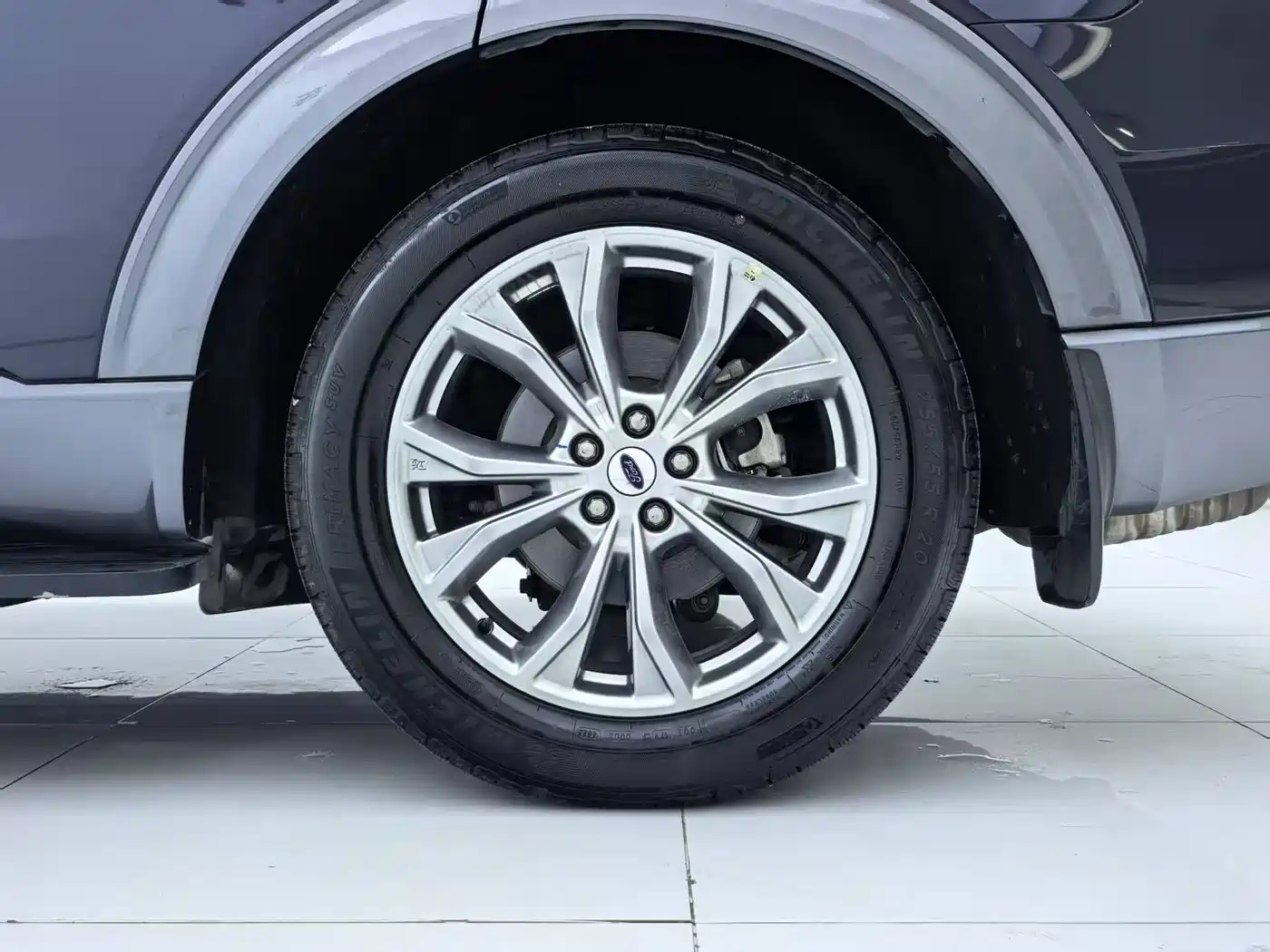 Фото 29 - Ford Explorer