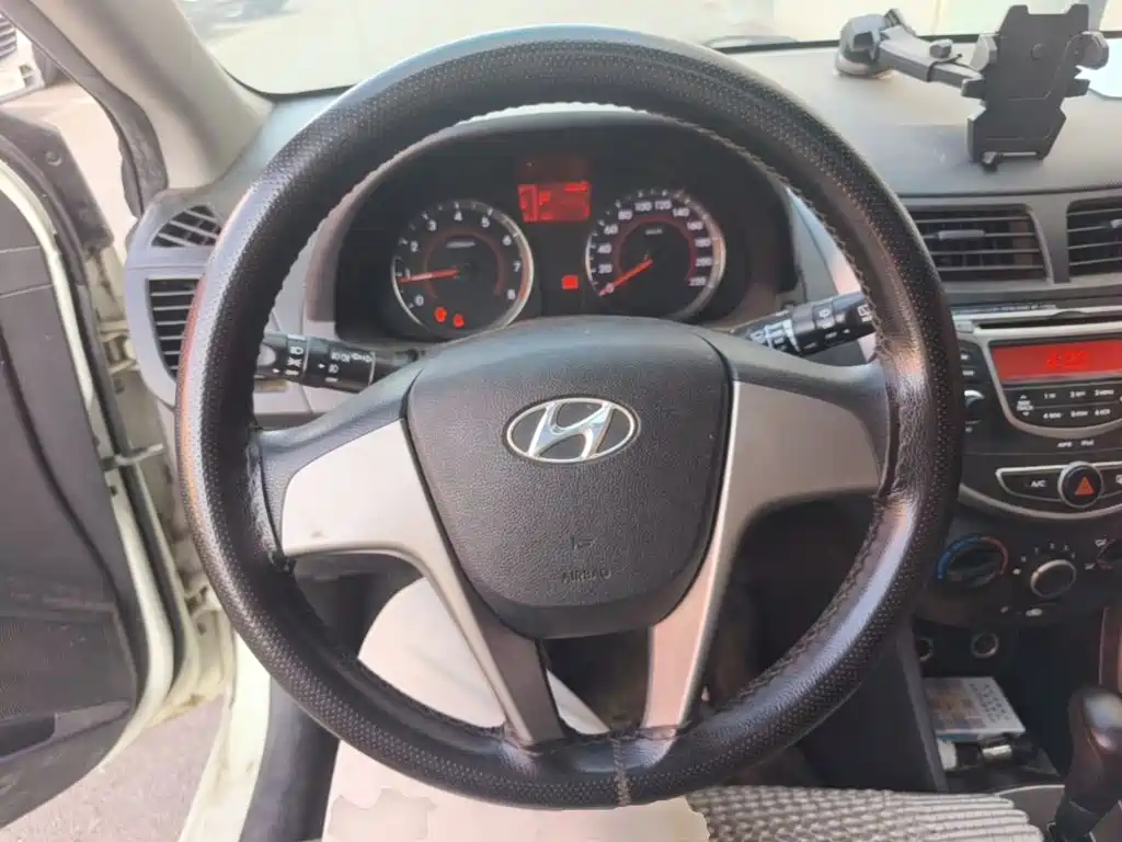 Hyundai Reina 2017 2016 1.4L Automatic GLX Leading