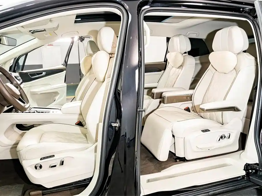 Volkswagen Viloran 2023 380TSI Premium Edition фото 18