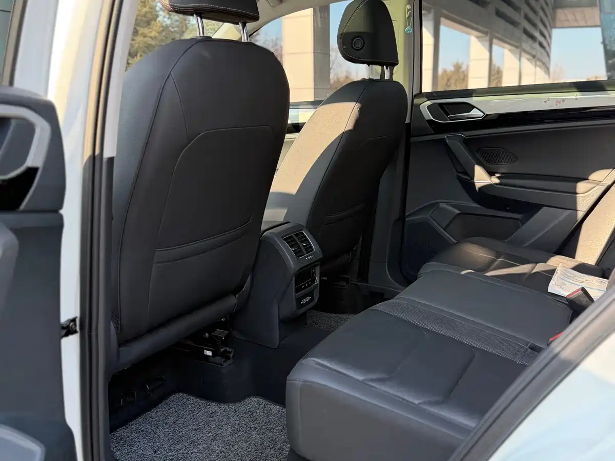Volkswagen Tayron 2022 280TSI 2WD Luxury Smart Connect Edition фото 11