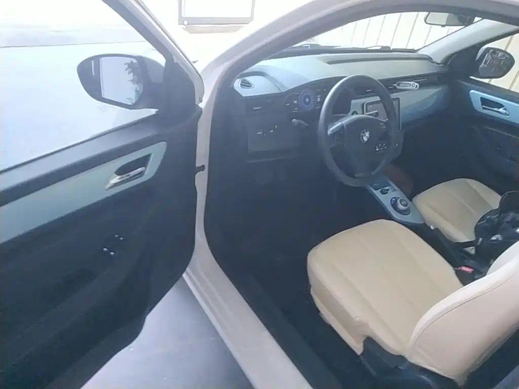 Huachen Xinyi Brilliance Xinyi i03A 2022 2021 318km 31.45kWh