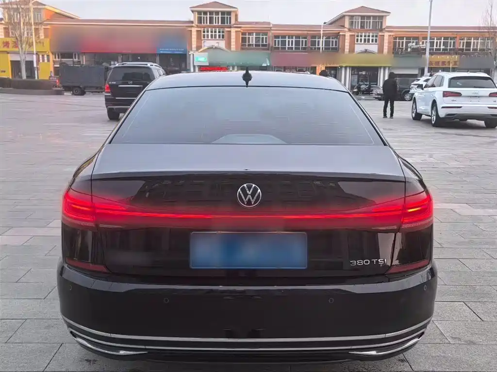 Volkswagen Passat 2023 Facelift 380TSI Luxury Edition фото 7