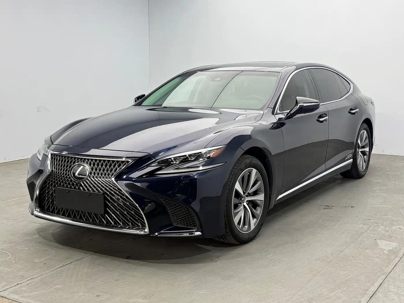 Фото 1 - Lexus LS