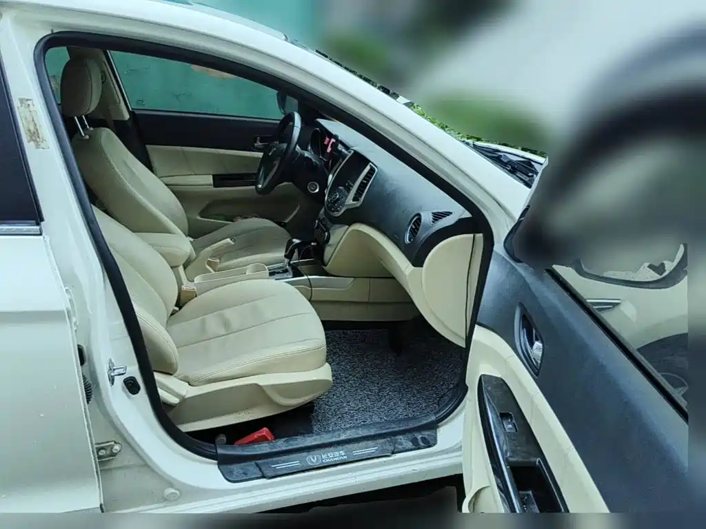 Фото 12 - Changan Eado