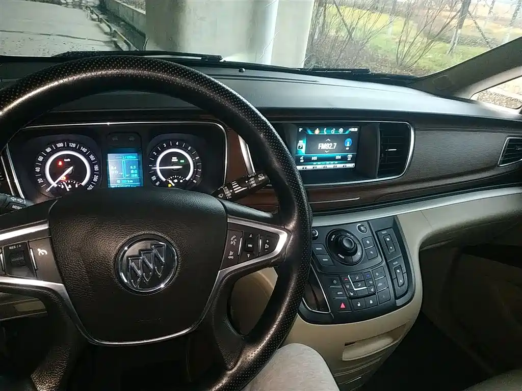 Buick GL8 2018 28T Premium Model China VI фото 7