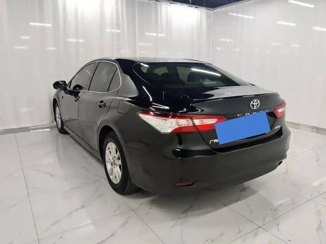 Toyota Camry 2018 2.0E Elite Edition фото 2
