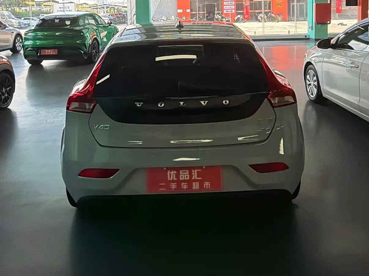 Фото 4 - Volvo V40