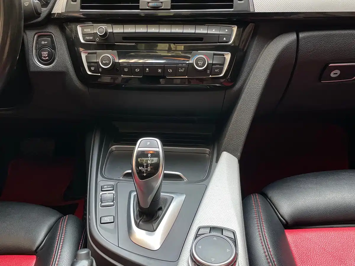 BMW 3 Series 2016 320i M Sport фото 18