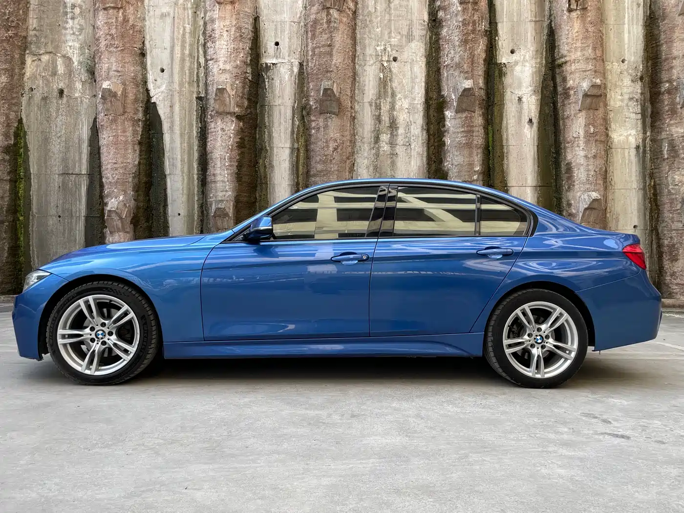 BMW 3 Series 2016 320i M Sport фото 4