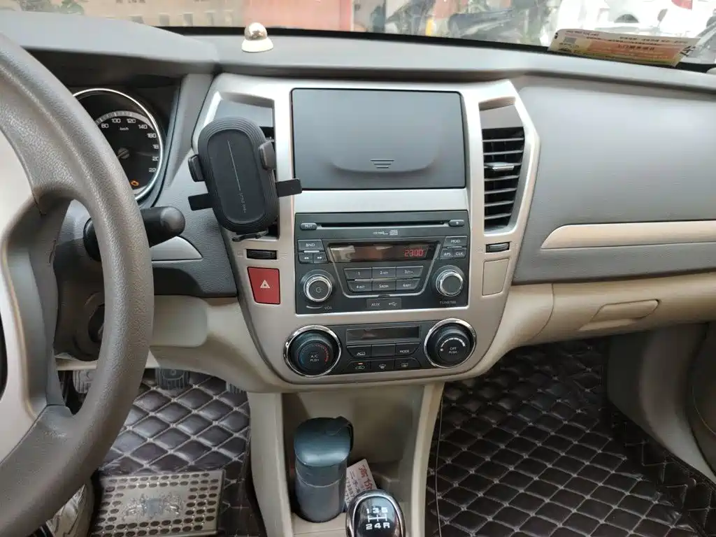 Dongfeng Aeolus Dongfeng Fengshen A60 2015 2014 1.6L Manual Luxury