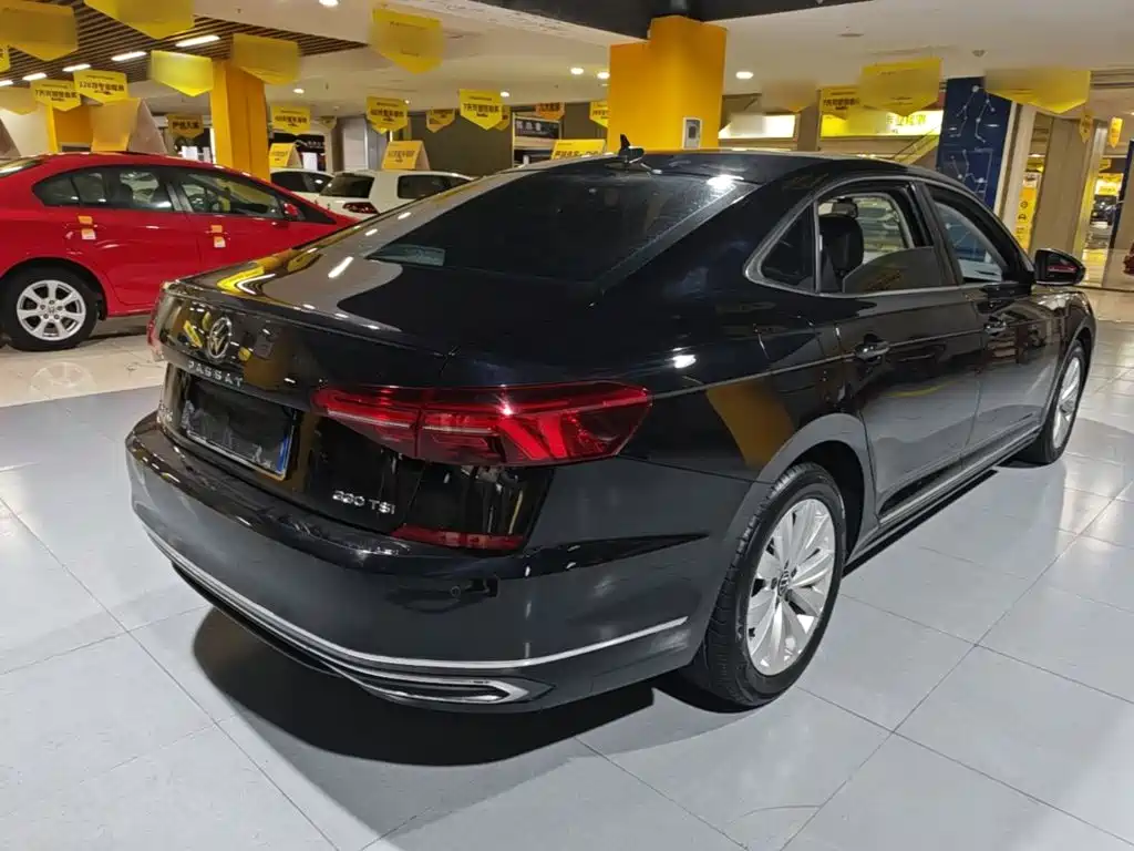 Фото 7 - Volkswagen Passat