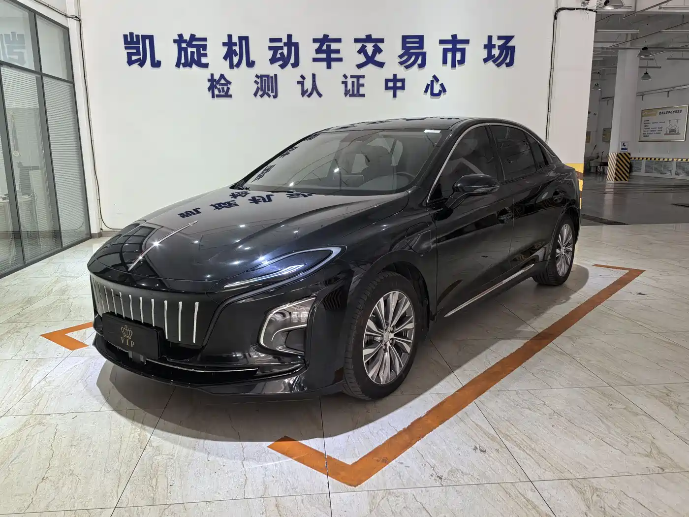Hongqi HONGQI E QM5