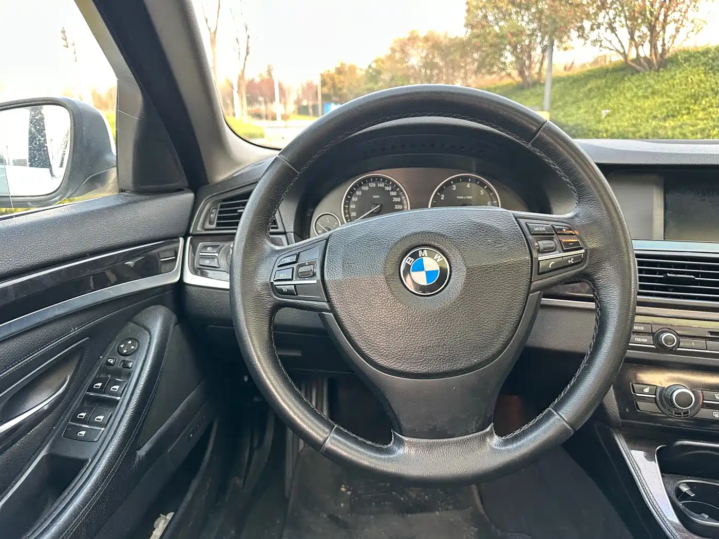 BMW 5 Series 2012 523Li Leadership фото 7
