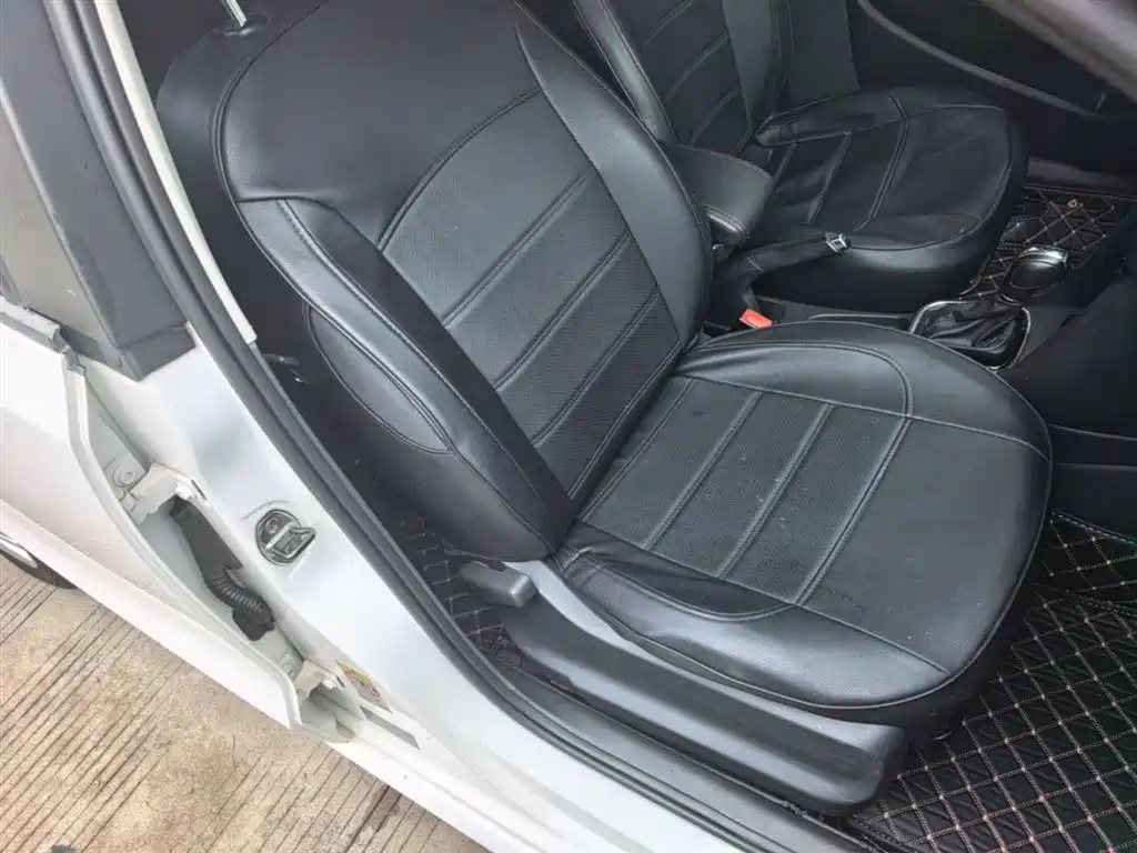 Volkswagen Polo 2016 1.6L Automatic Comfort фото 25