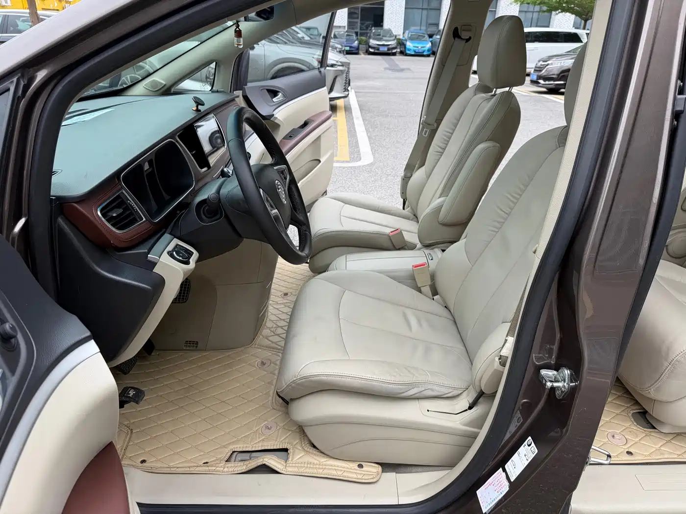 Фото 8 - Buick GL8