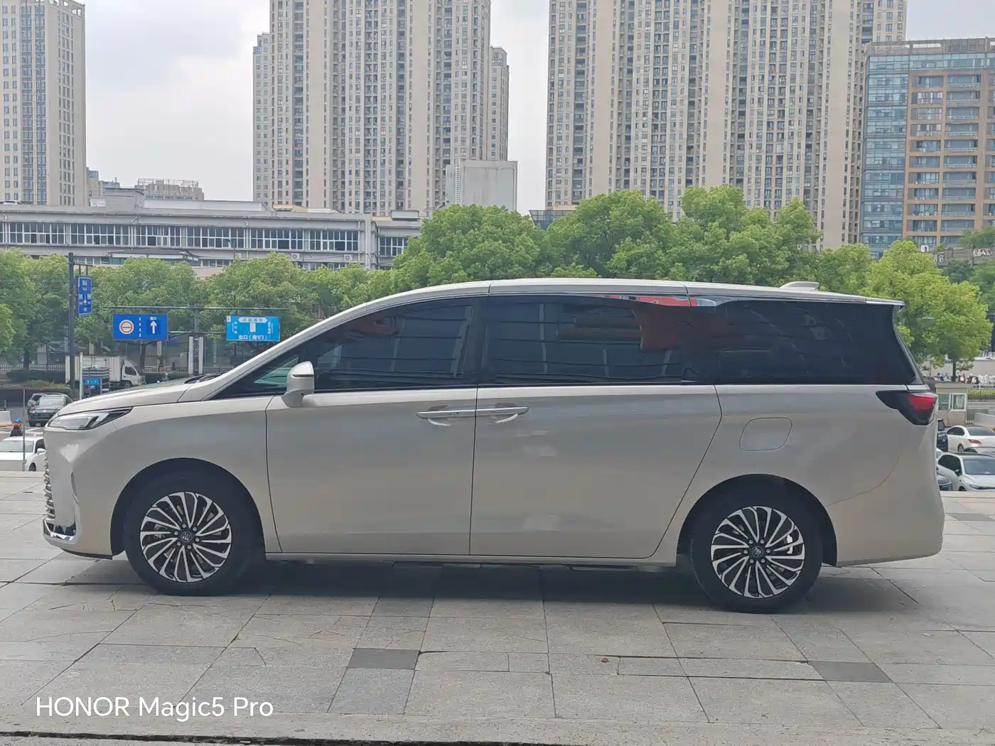 Buick GL8 New Energy 2025 Land Honor Premium Edition 7-Seater фото 8